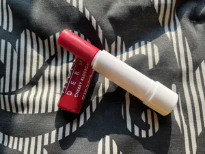 تجریه خرید بالم مرطوب کننده لب هیدرودرم مدل CHERRY BLOSSOM