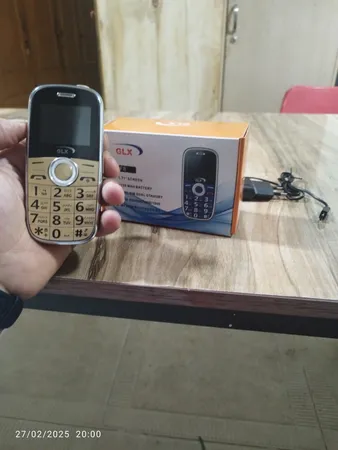گوشی موبایل جی ال ایکس مدل F8 دو سیم کارت