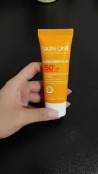 فلوئید ضدآفتاب بی‌رنگ اسکین وان SPF50 مدل combination، مناسب پوست‌های جرب و مختلط، حجم 40 میلی‌لیتر