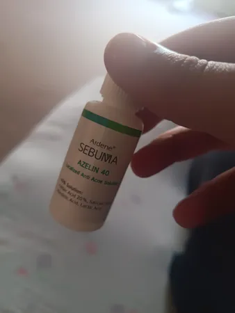 محلول ضد جوش آردن سبوما  مدل azelin حجم 30 میلی لیتر