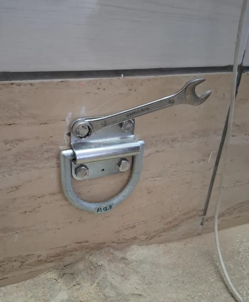 پایه قفل موتورسیکلت پیشگامانفرگویا مدل زمینی