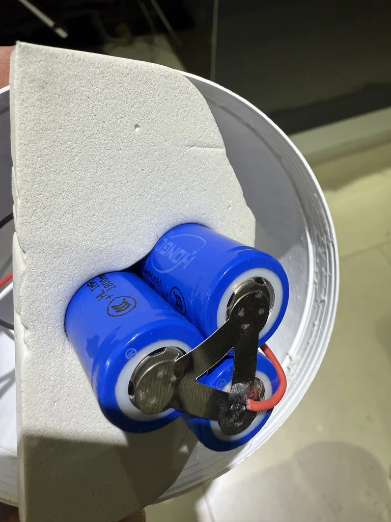 چراغ آویز چادر هارمن مدل HR40W با نور مهتابی