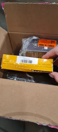 کرم ضدآفتاب و ضدلک بی‌رنگ لافارر مدل SPF30، مناسب پوست‌های خشک و معمولی، حجم 40 میلی‌لیتر