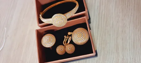 گوشواره طلا 18 عیار زنانه طلای مستجابی مدل آوا تراش کد 16