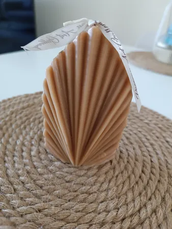 شمع دست ساز مدل برگ نخل بادبزنی