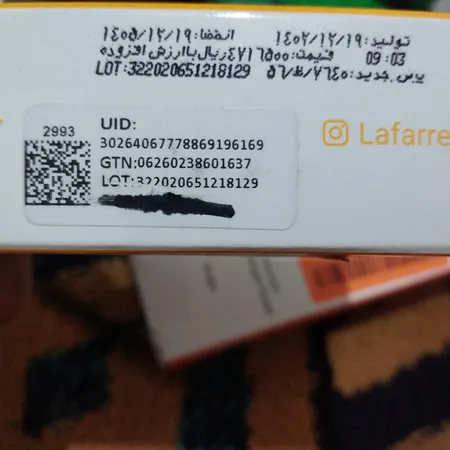 کرم ضدآفتاب و ضدلک بی‌رنگ لافارر مدل SPF30، مناسب پوست‌های چرب، حجم 40 میلی‌لیتر