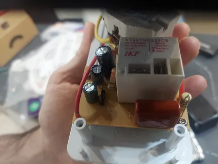 محافظ ولتاژ پارت الکتریک مدل PE-2834