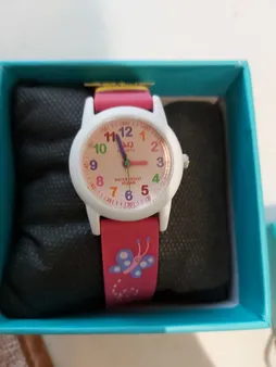 ساعت مچی عقربه ای دخترانه کیو اند کیو مدل VR99J002Y