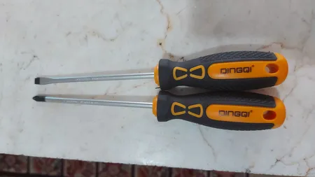 پیچ گوشتی یک سر چهارسو یک سر دو سو دینگشی مدل T682-15 بسته 2 عددی