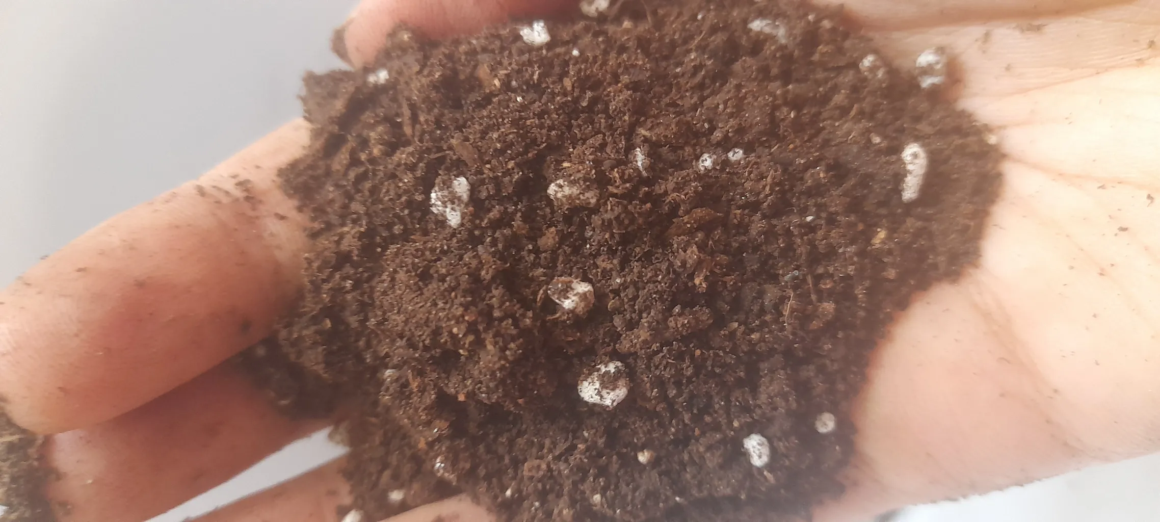 خاک گلدان گیلدا مدل GK04L حجم 4 لیتر