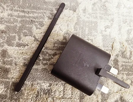 شارژر دیواری سامسونگ مدل EF-OF94K به همراه قلم S Pen و کاور گلسی Z Fold5