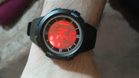 ساعت مچی دیجیتال مدل تک زمانه بند پیو کرنومتر دار کد ۴