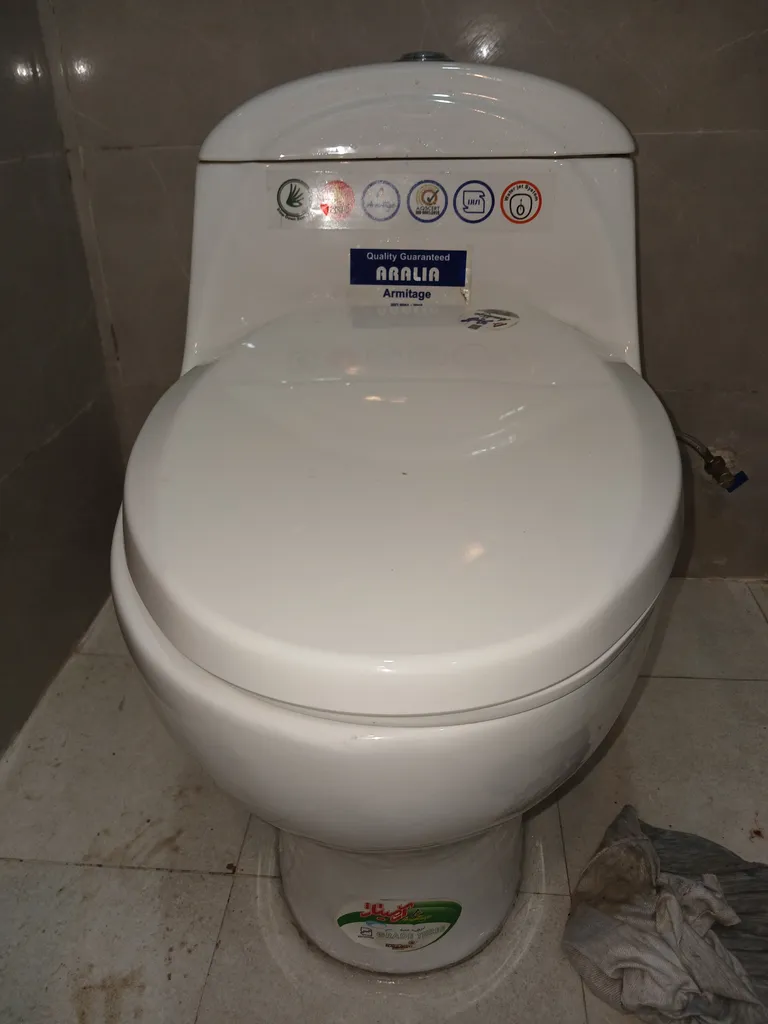 توالت فرنگی آرمیتاژ مدل آرالیا