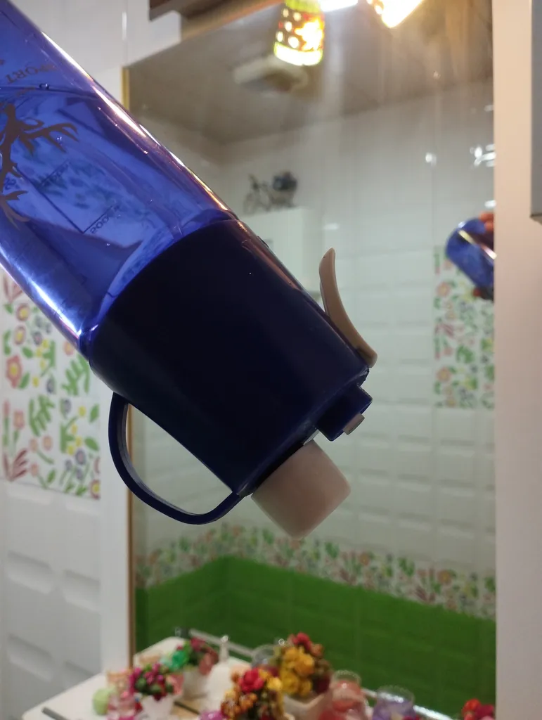 قمقمه دوچرخه مدل اسپری دار گنجایش 0.6 لیتر