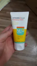 کرم روشن کننده نئودرم مدل Vitamin C Plus حجم 50 میلی لیتر