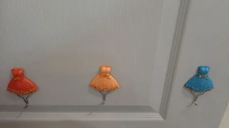 قلاب آویز حوله طرح لباس کد 200