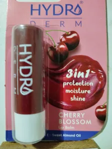 تجریه خرید بالم مرطوب کننده لب هیدرودرم مدل CHERRY BLOSSOM