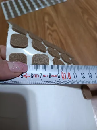 پد پایه مبل و صندلی نمدی مدل 003 مربع2*2 سانتی پشت چسب دار بسته 50 عددی