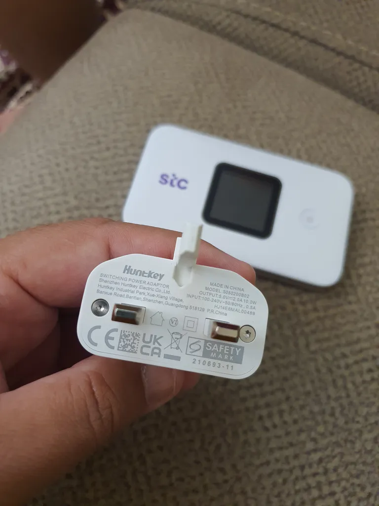 مودم 4.5G قابل حمل اس تی سی مدل E5785-330