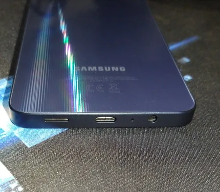 گوشی موبایل سامسونگ مدل Galaxy A06 دو سیم کارت ظرفیت 64 گیگابایت و رم 4 گیگابایت