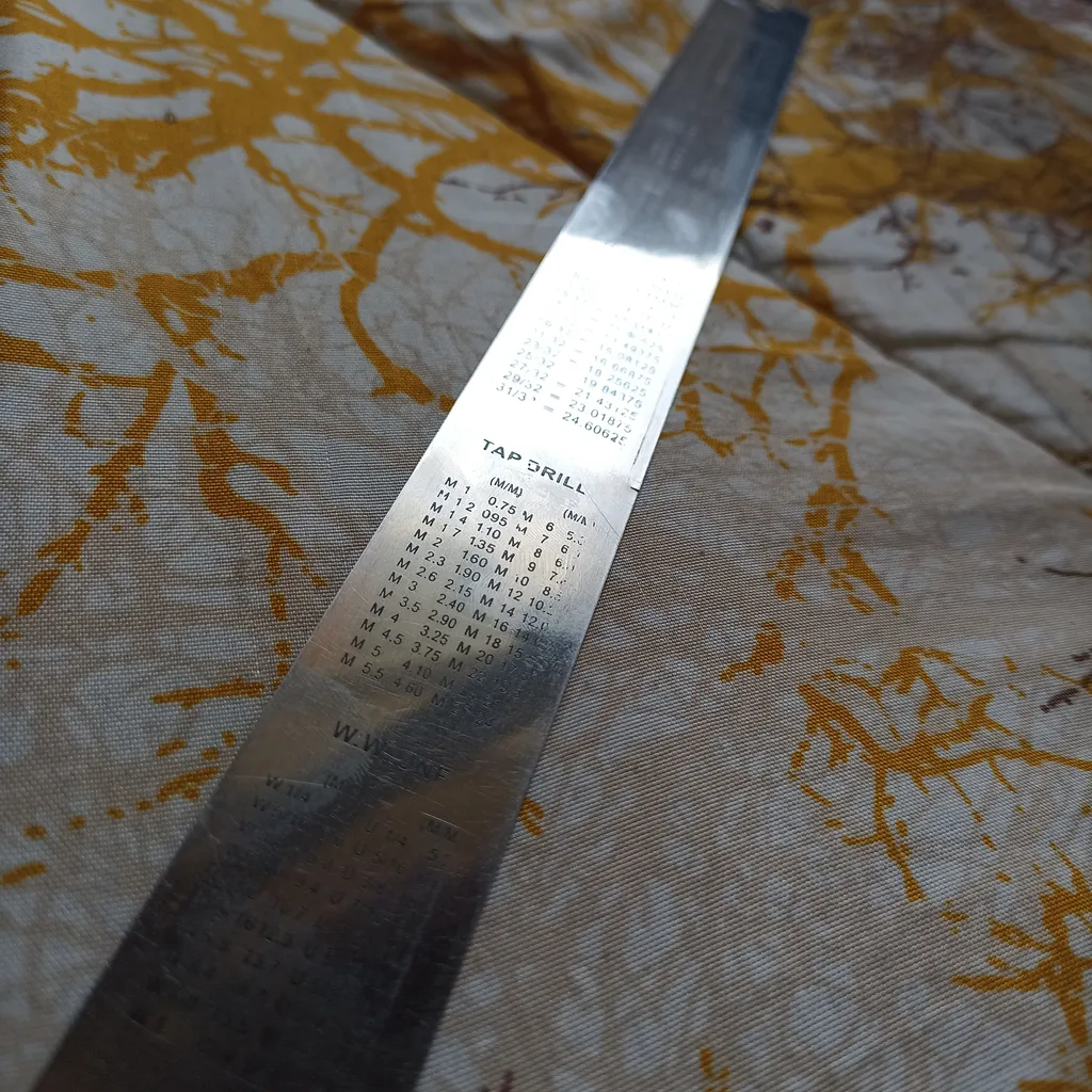 خط کش 30 سانتی متری مدل فلزی کد 001