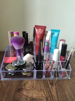 استند لوازم آرایشی مدل Ro01