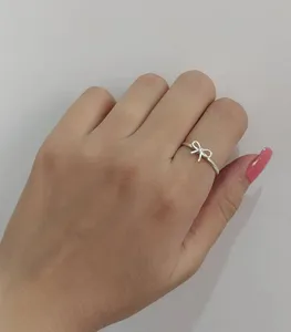 تجریه خرید انگشتر طلا 18 عیار زنانه ماوی گالری مدل رینگ و پاپیون