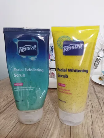 اسکراب لایه بردار صورت رینوزیت مدل 019 حجم 200 میلی لیتر