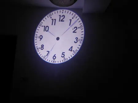 ساعت پروژکتوری مدل X Projector