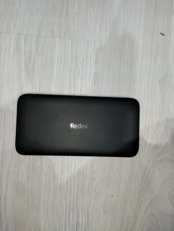 پاوربانک 10 وات شیائومی مدل Redmi ظرفیت 10000 میلی آمپر ساعت به همراه کابل تبدیل microUSB