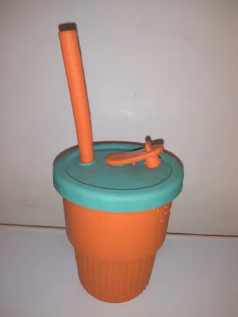 لیوان سفری سیلیکونی مدل COLOURFUL گنجاش 0.3 لیتر