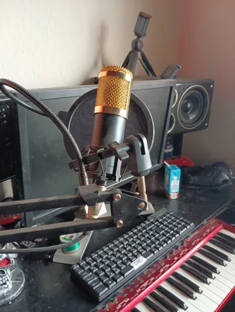 میکروفون استودیویی مدل legendary vocal به همراه کارت صدا و پایه تلسکوپی و پاپ فیلتر