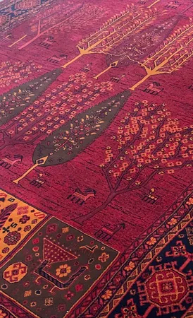 فرش ماشینی هیوا طرح بلوچ کد 3-212 زمینه لاکی