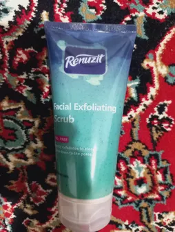 اسکراب لایه بردار روزانه رینوزیت مدل Deep action exfolianting حجم 200 میلی لیتر