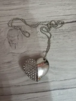 فلش مموری طرح قلب مدل UJ-004 ظرفیت 64 گیگابایت