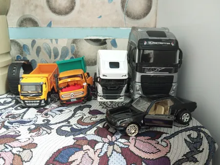 ماشین بازی مدل فلزی  10 چرخ اسکانیا