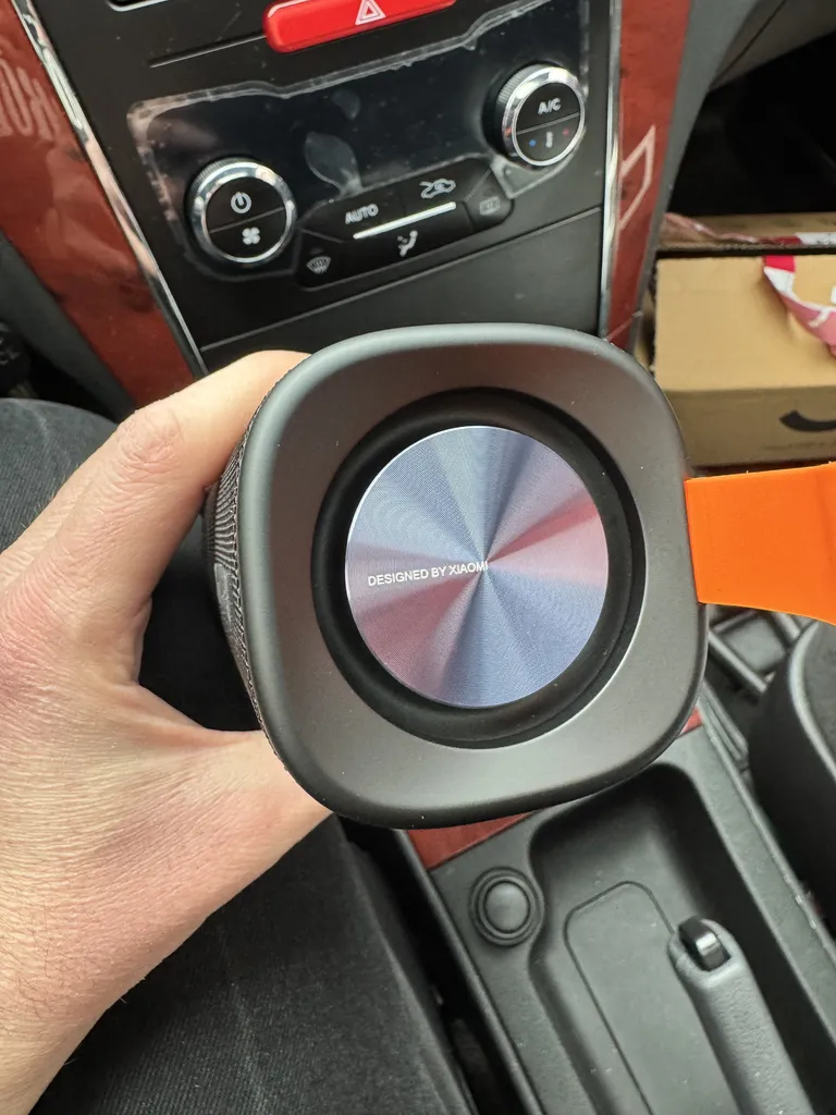 اسپیکر بلوتوثی قابل حمل شیائومی مدل Sound Outdoor