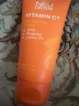 کرم روشن کننده نئودرم مدل Vitamin C Plus حجم 50 میلی لیتر