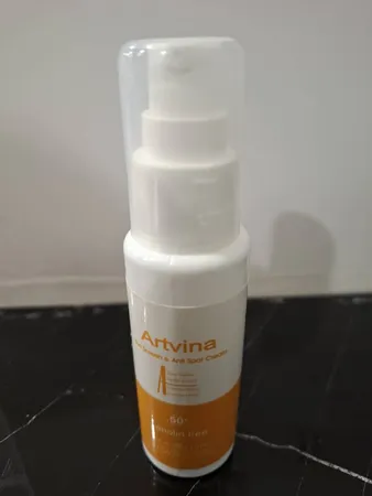 کرم ضد آفتاب بدون رنگ آرت وینا SPF 50 مدل Highly Effective ‌محافظ UVA ،UVB و PA+++، ضد حساسیت، ضد چروک و ضد پیری مناسب انواع پوست‌ حجم 50 میلی‌لیتر