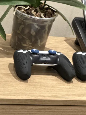 محافظ دسته پلی استیشن 5 مدل جلوباز C007