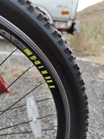 اسپری واکس لاستیک سیواکس مدل K10 حجم 240 میلی لیتر