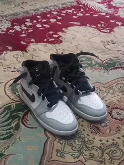 کفش مخصوص دویدن مدل Air Jordan 1 Mid Light Smoke