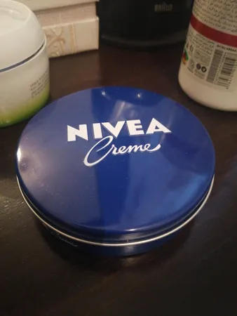 کرم مرطوب کننده نیوآ مدل فلزی حجم 150 میلی لیتر