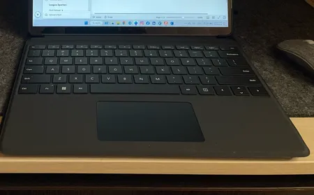 کیبورد تبلت مایکروسافت مدل Type Cover مناسب برای تبلت مایکروسافت Surface Pro 8/Surface Pro X
