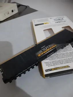 رم دسکتاپ DDR4 دو کاناله 3200 مگاهرتز CL16 کورسیر مدل Vengeance LPX ظرفیت 16 گیگابایت