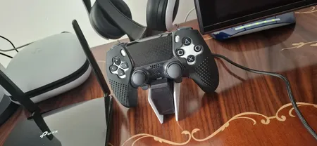 محافظ دسته پلی استیشن 5 مدل جلوباز C007