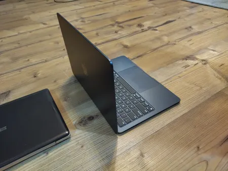 لپ تاپ 13.6 اینچی اپل مدل MacBook Air MRXV3 2024 LLA-M3-8GB RAM-256GB SSD