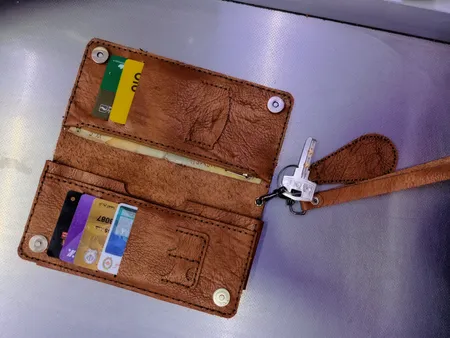 کیف پول مدل چند کاره