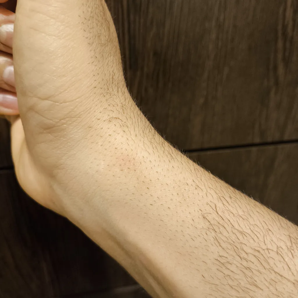 ماشین اصلاح موی سر و صورت وی جی ار مدل V-906، اصلاح به صورت صفر زن، خط زن، منبع انرژی باتری، تکنولوژی اصلاح به صورت تریمر، مدت زمان شارژ 150 دقیقه و مدت زمان استفاده پس از شارژ 240 دقیقه، به همراه کابل شارژ USB، برس تمیزکننده، روغن و محافظ، عملکرد توربو