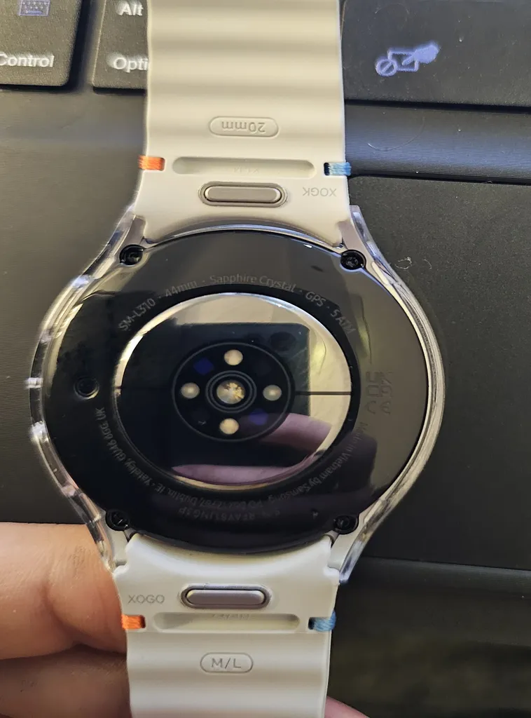 ساعت هوشمند سامسونگ مدل Galaxy Watch 7 44mm دارای قابلیت های کنترل موسیقی (Music Player) بند پلاستیک